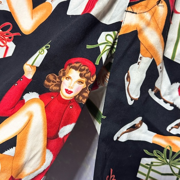 Loudmouth Golf Pin-Up Girl Christmas Shorts Size 30 Flawless Condition - Picture 8 of 15